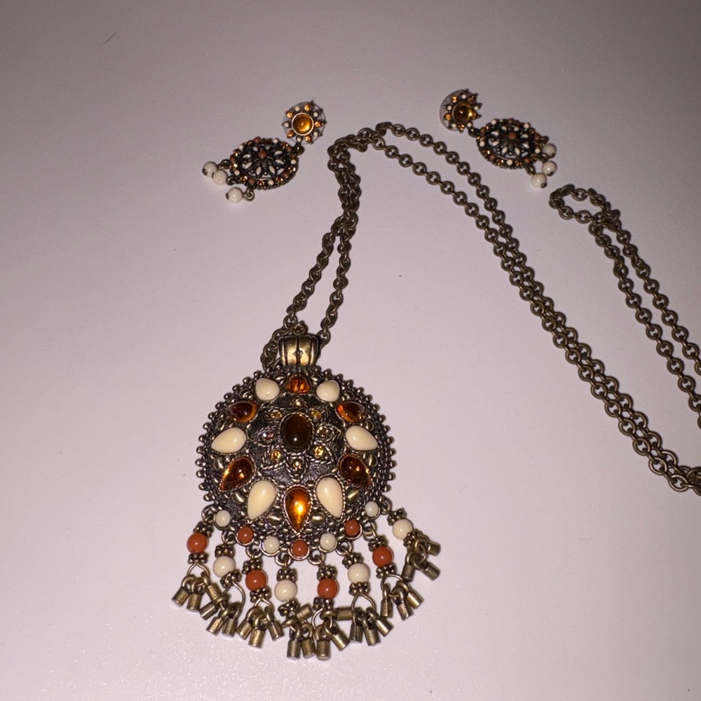 Vintage Joan rivers Amber and Cream Medallion Necklace Set